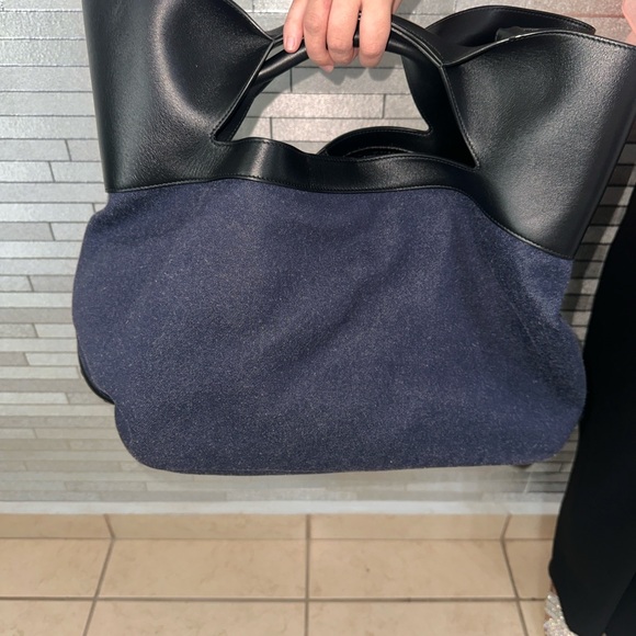 ALEXANDER MCQUEEN
DENIM THE BOW MAXI TOTE BAG WITH CLUTCH - Picture 13 of 16